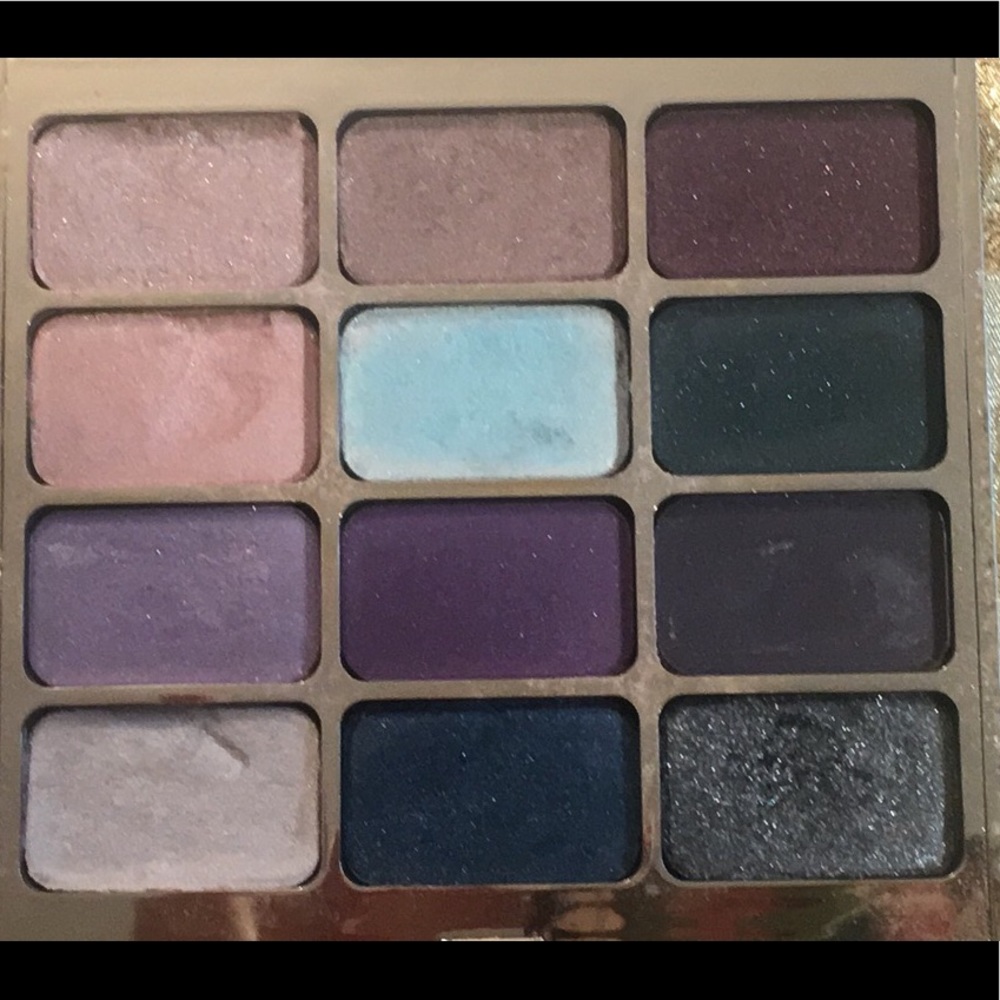 Stila Eyes Are The Window Shadow Palette in “Body”